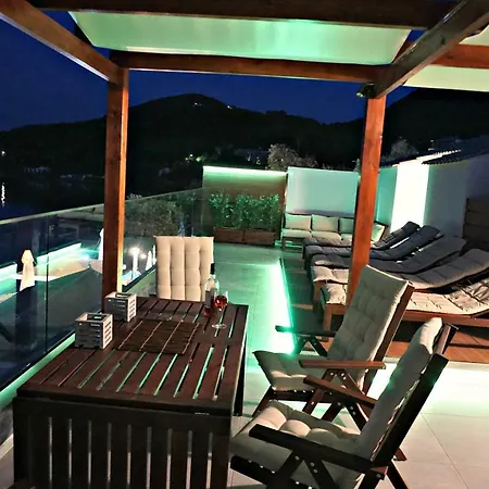 Apartman Galini And Penthouse Meszongí